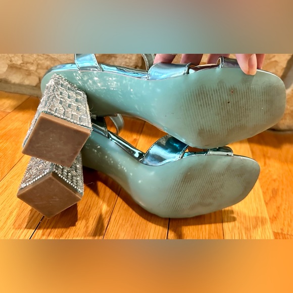 Betsey Johnson Women’s Sb-Bell Metallic Teal Heels - Picture 7 of 11